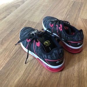 kid active shoes